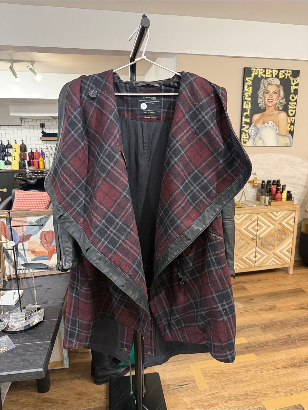 Leather jacket sleeve - Picture 4 of 7